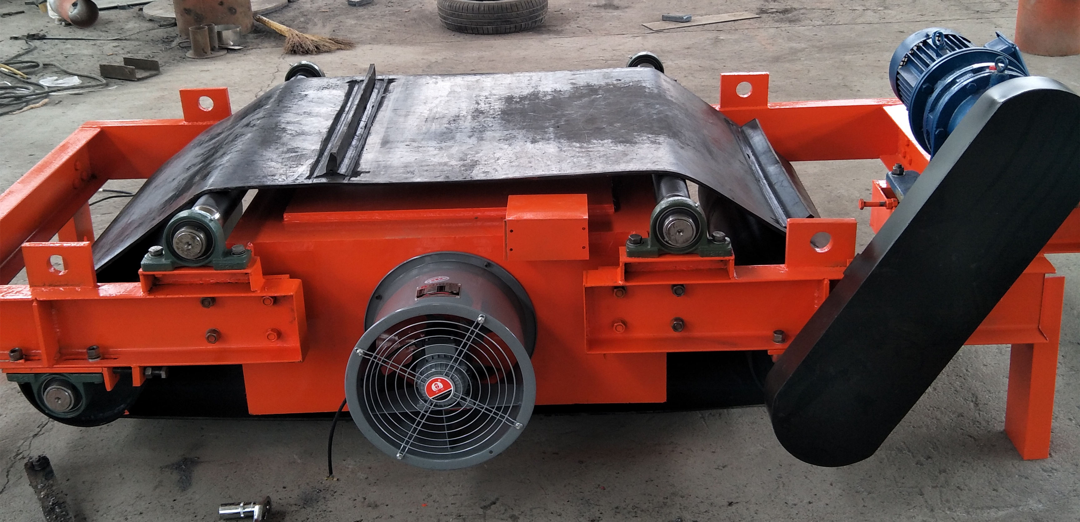 莱芜风冷自卸式电磁除铁器生产加工厂