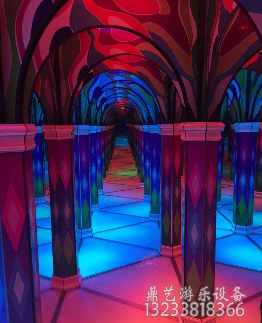 上海钢化玻璃镜子迷宫生产厂家