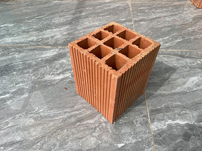 甘肅燒結(jié)磚須在保溫性能好，蘭州燒結(jié)磚耐火性能優(yōu)良的前提下才可以使用