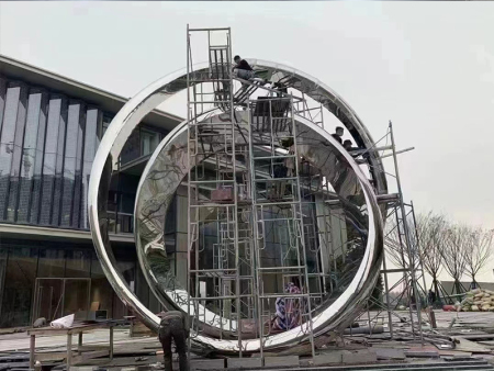 甘肃镂空不锈钢雕塑制作,不锈钢雕塑的设计灵感来源于人类的生活，在这种环境中